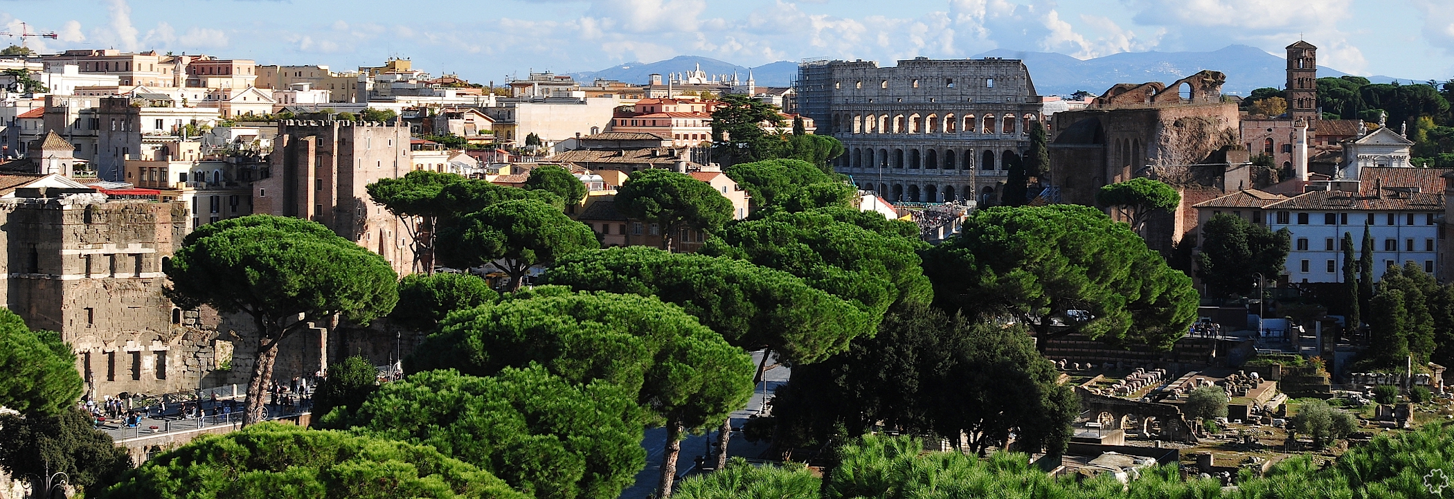 Rzym_panorama z dachu Pomnika Wiktora Emanuela II 01_okolice Koloseum 0a